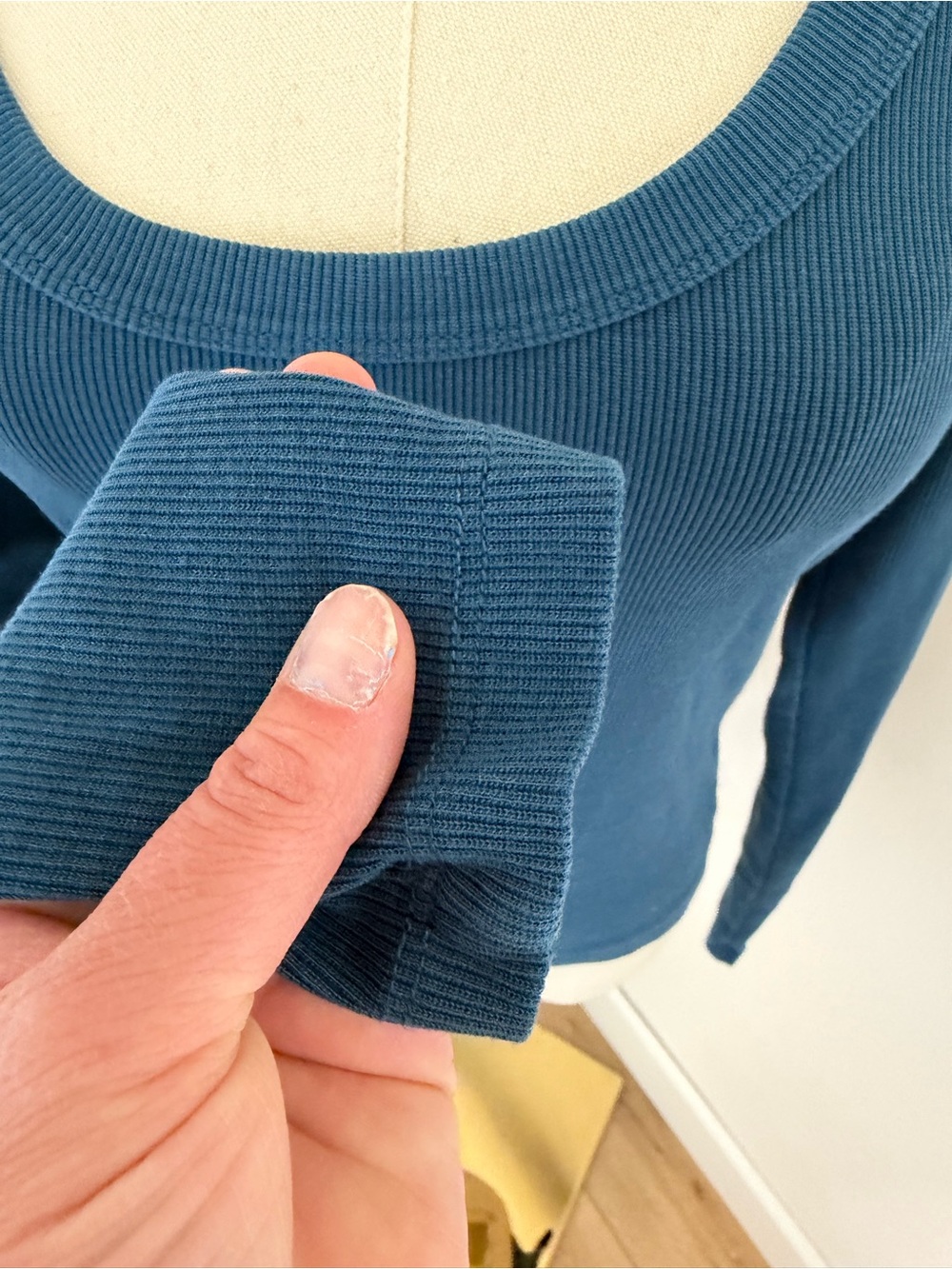 Marine Layer Women's Blue Scoop Neck Long Sleeve Ribbed Top Size Small - Picture 3 of 5